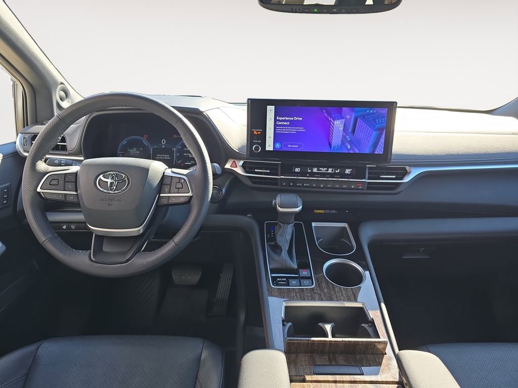 Used 2025 Toyota Sienna Platinum image 9