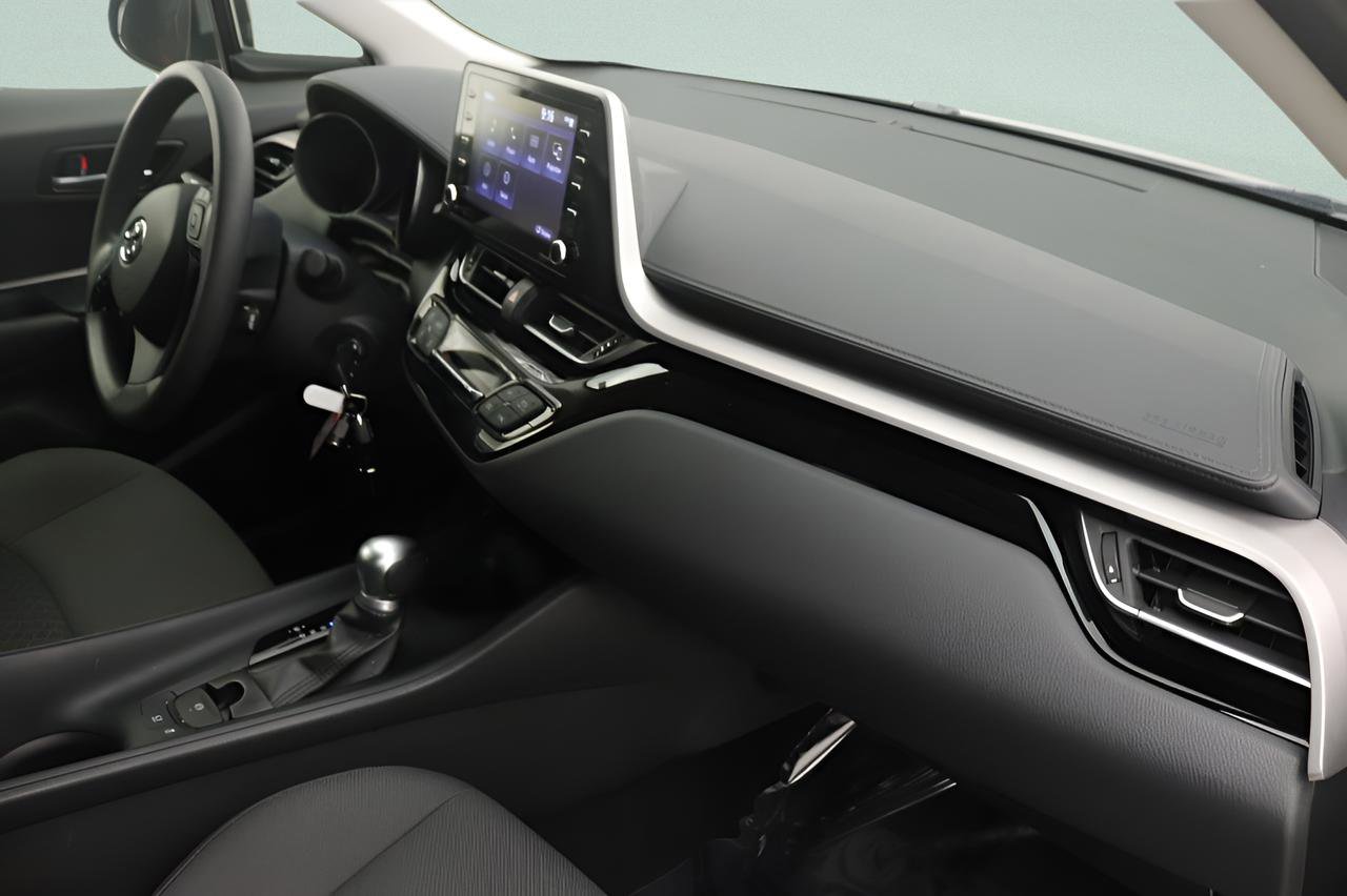 Used 2020 Toyota C-HR LE image 22