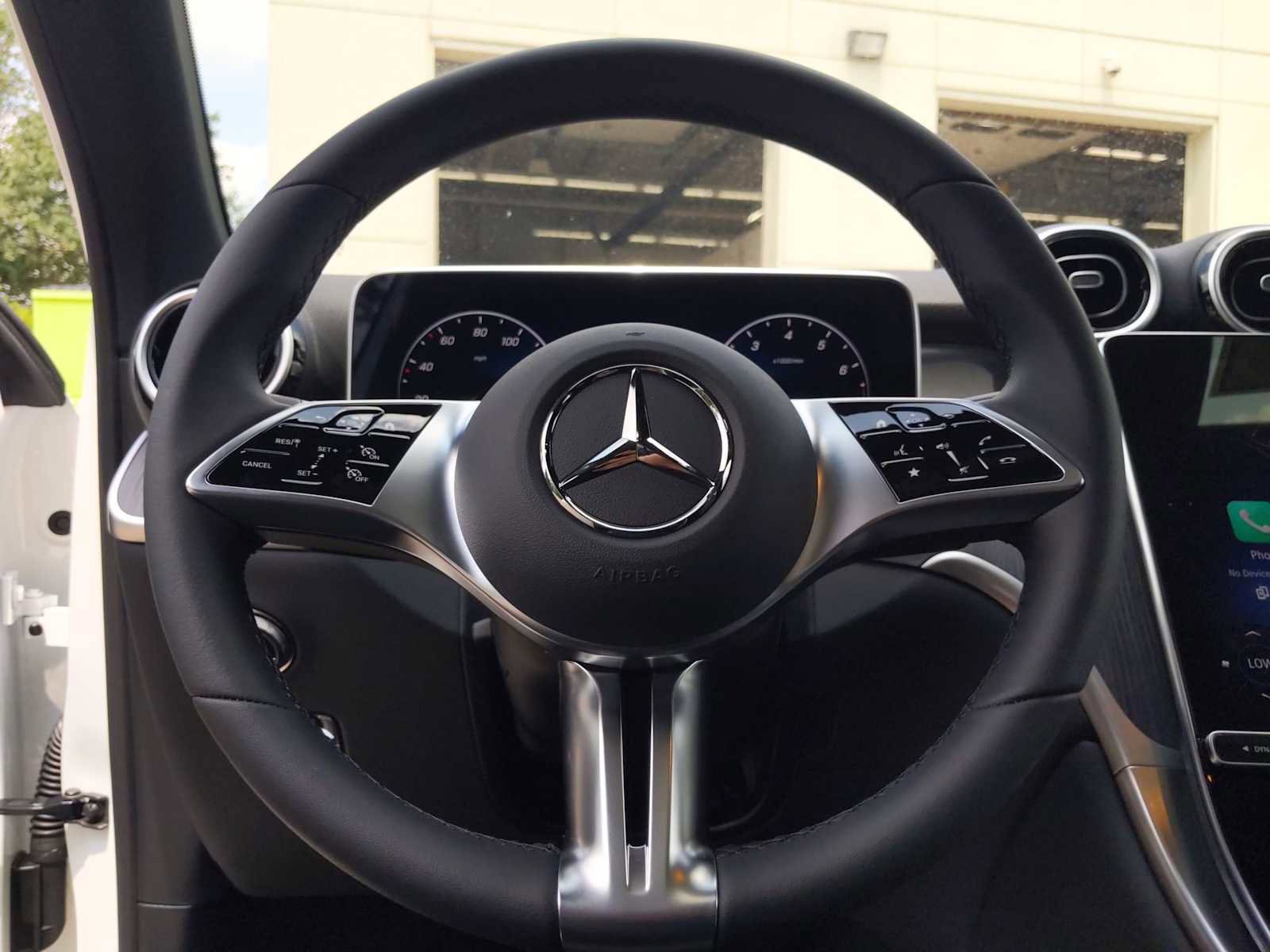 Used 2025 Mercedes-Benz GLC 300 4MATIC image 24