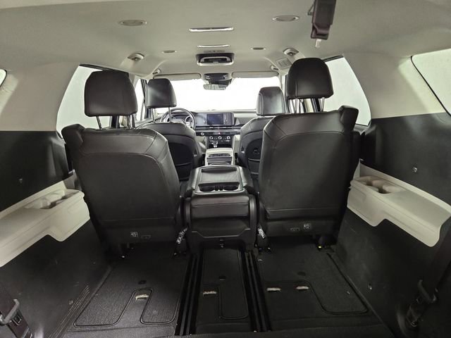 Used 2022 Kia Carnival LX image 32