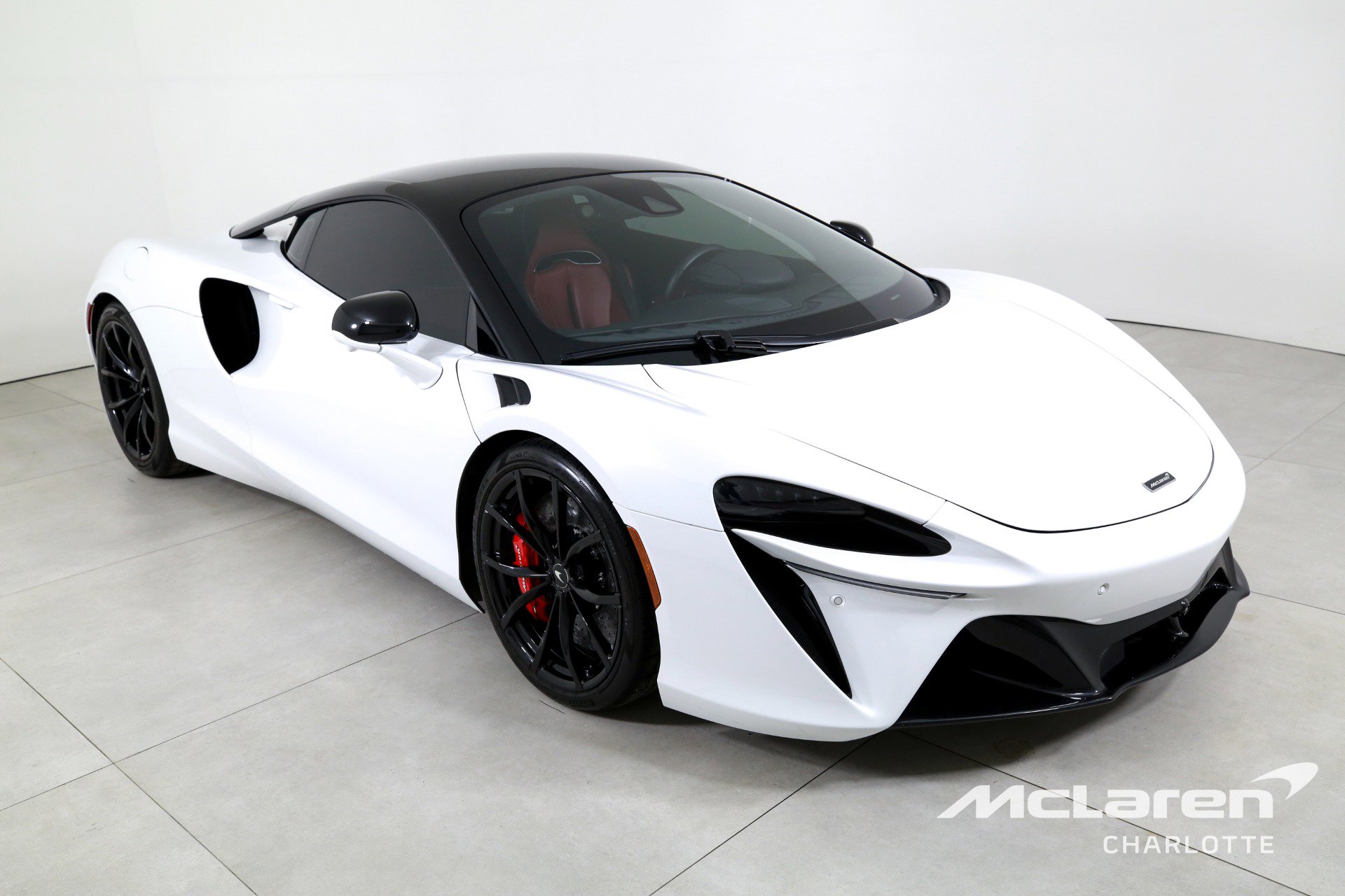 Used 2024 McLaren Artura image 3