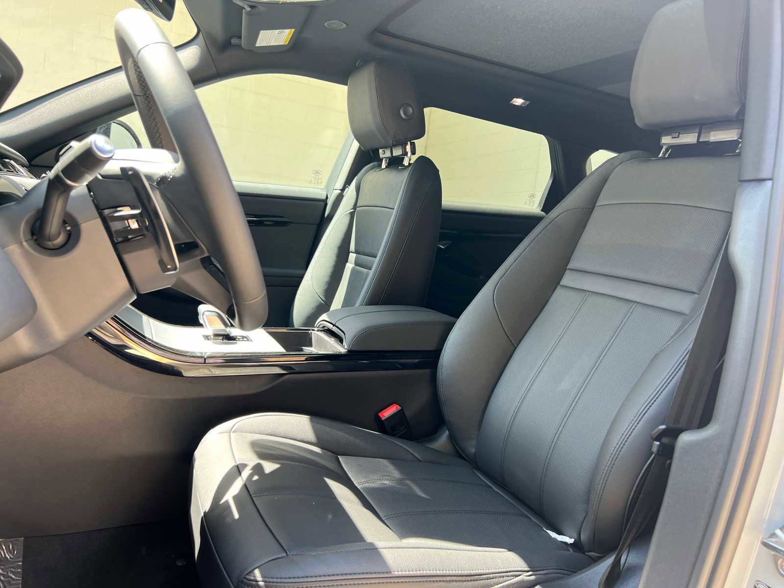 Used 2025 Land Rover Range Rover Evoque S image 13