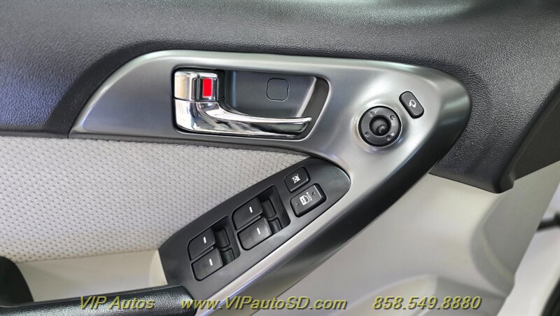 Used 2013 Kia Forte EX FWD image 24