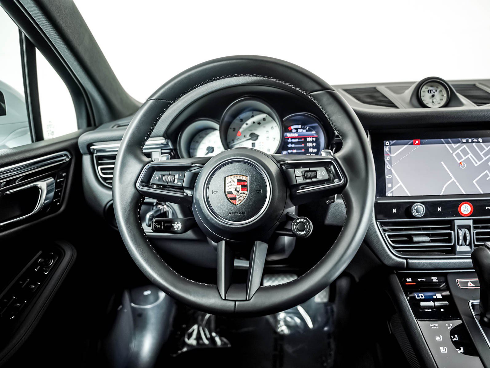 Used 2026 Porsche Macan S AWD/4WD image 16