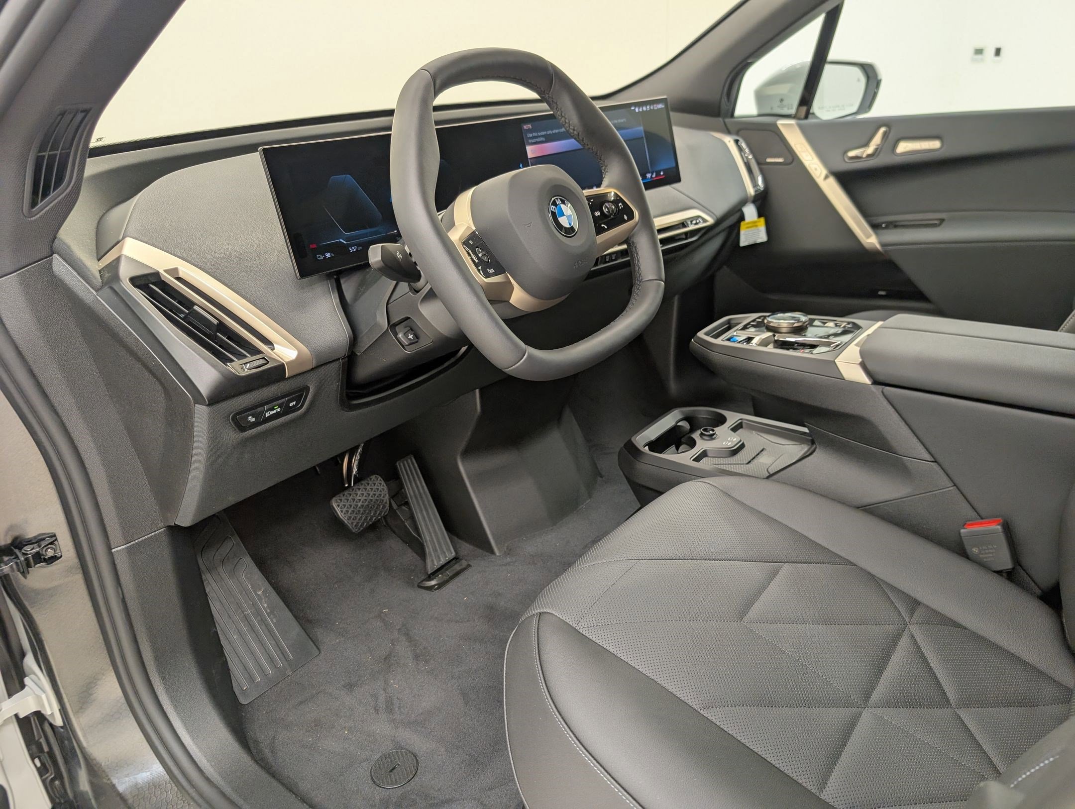 New 2026 BMW iX xDrive45 image 4