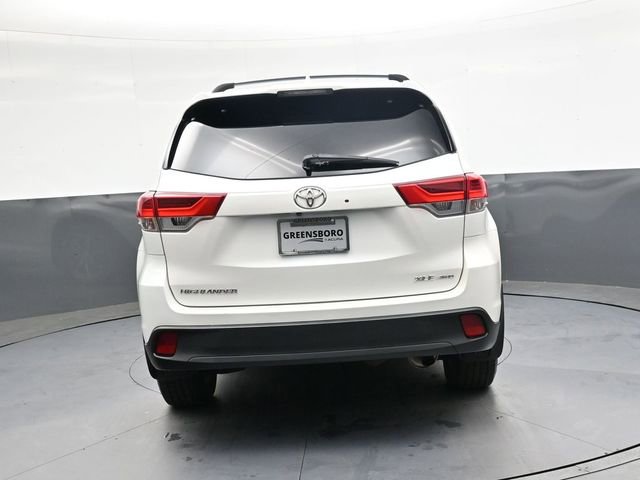Used 2018 Toyota Highlander XLE AWD/4WD image 4