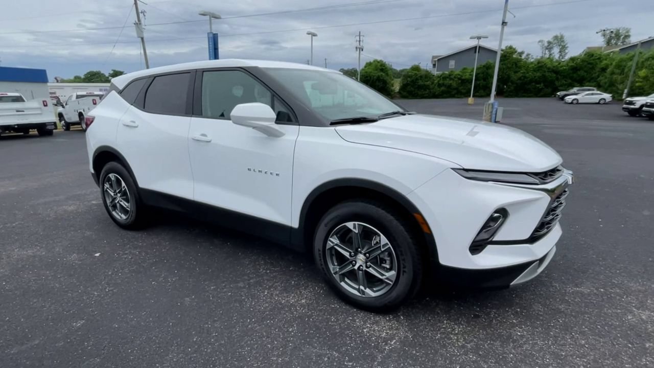 Used 2025 Chevrolet Blazer LT FWD video 2