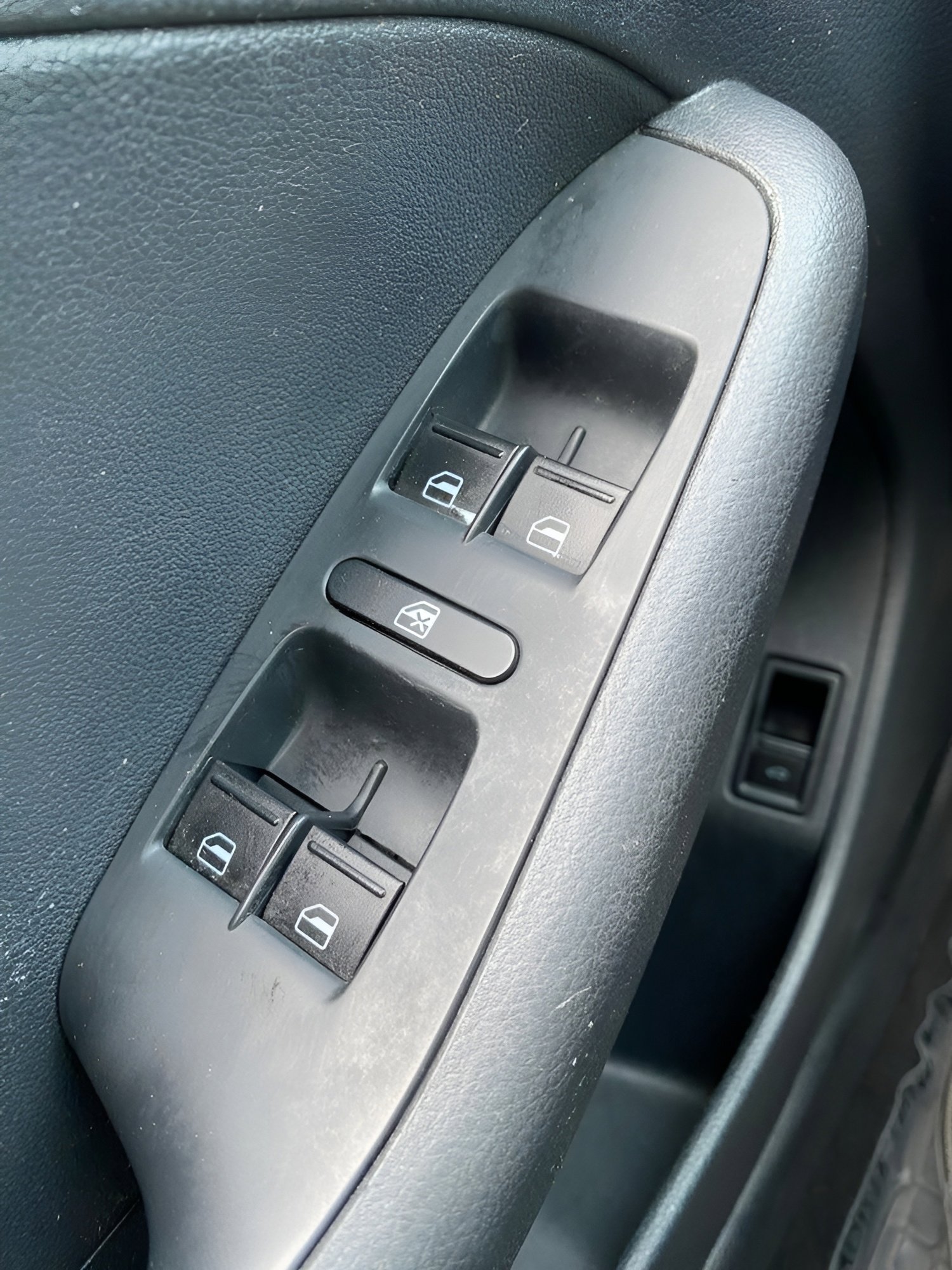 Used 2016 Volkswagen Jetta SE FWD image 23