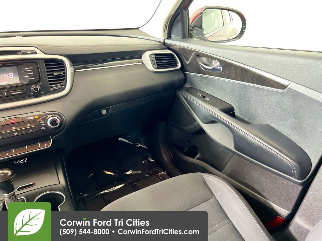 Used 2016 Kia Sorento LX w/ LX Convenience Package image 24