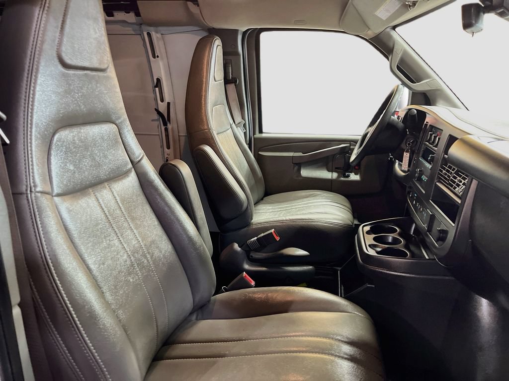 Used 2025 GMC Savana 3500 Extended w/ Driver Convenience Package RWD image 25
