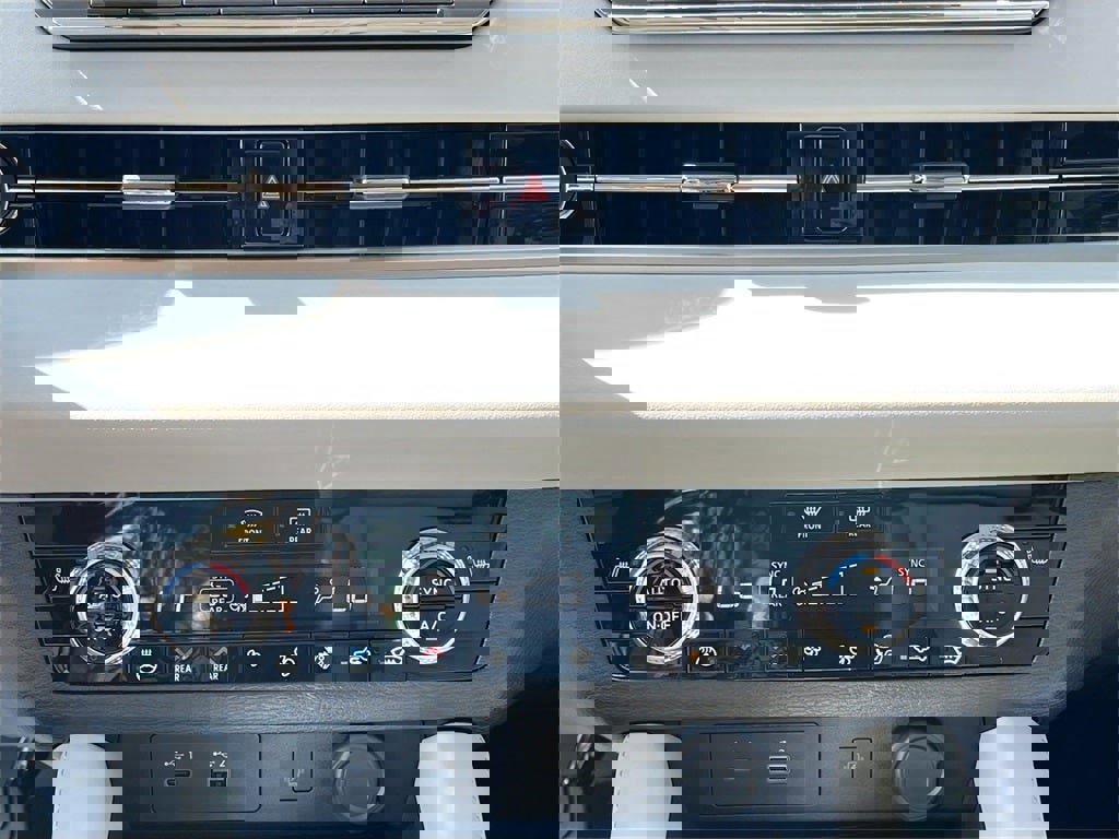 New 2025 Mitsubishi Outlander 4WD Plug-In Hybrid image 18