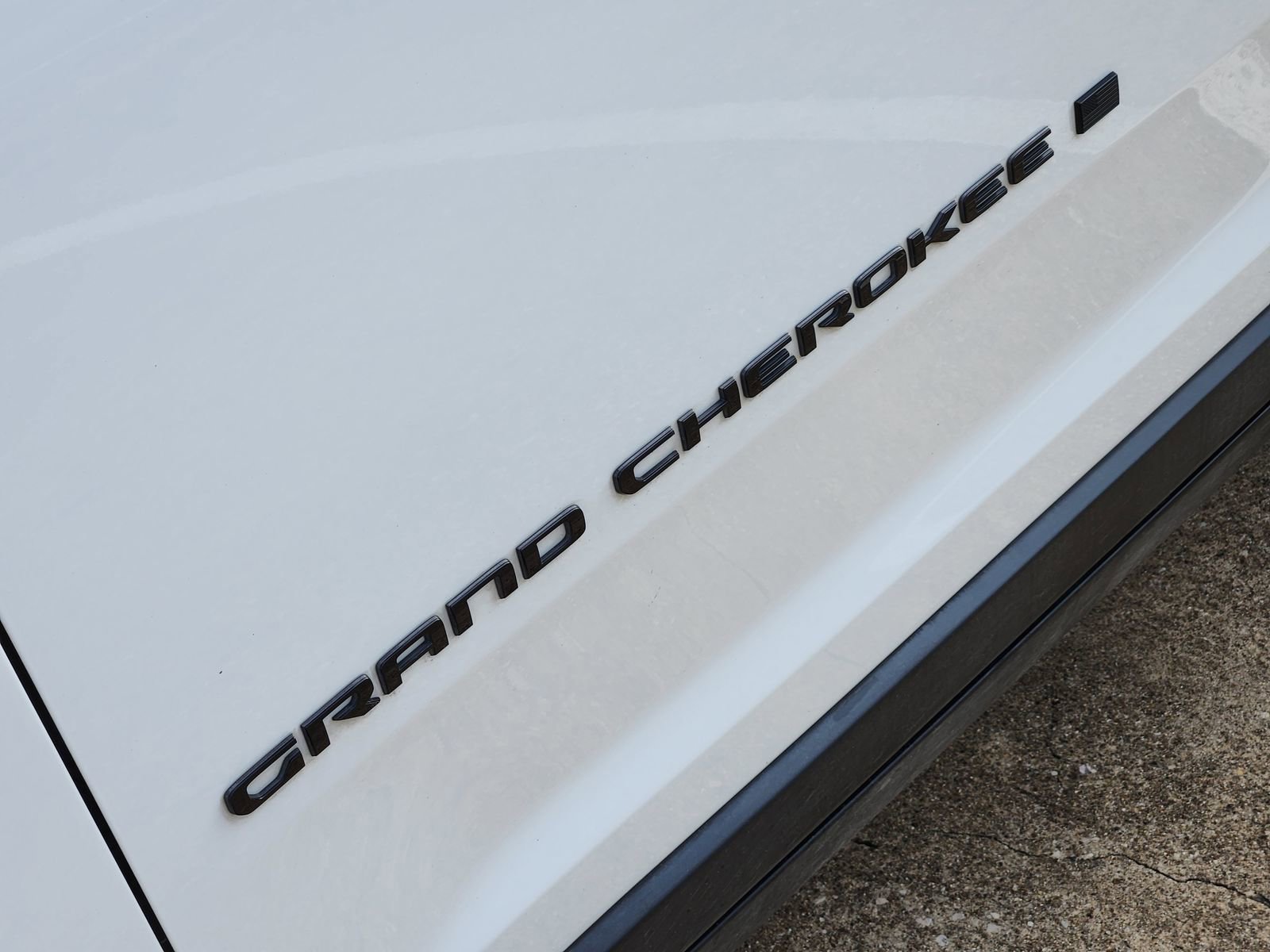 Used 2024 Jeep Grand Cherokee L Altitude AWD/4WD image 18