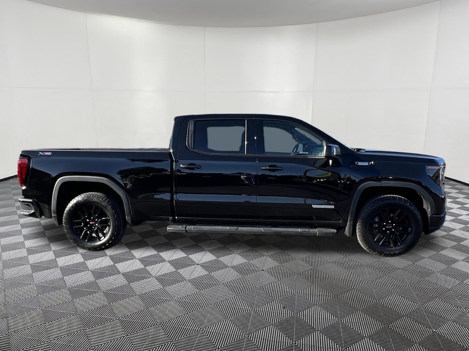 Used 2025 GMC Sierra 1500 Elevation w/ Elevation Premium Package AWD/4WD image 7