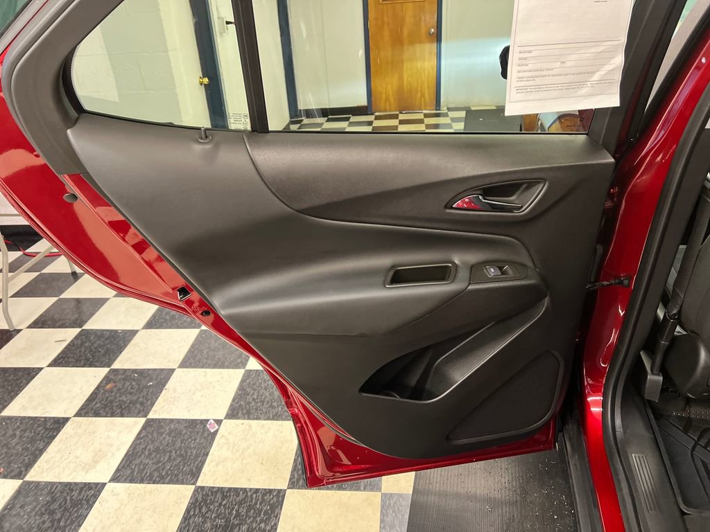 Used 2023 Chevrolet Equinox LT image 40