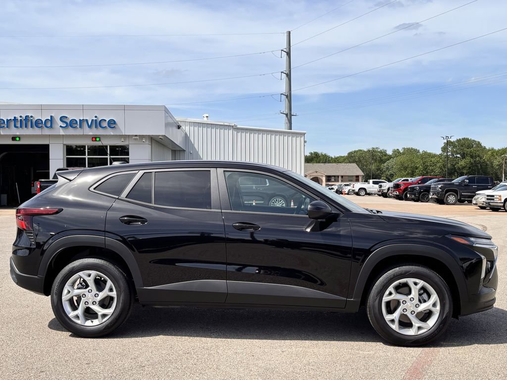 New 2026 Chevrolet Trax LS w/ LS Convenience Package FWD image 3