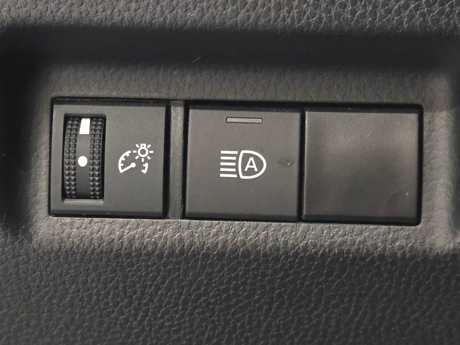 Certified 2023 Toyota RAV4 LE AWD/4WD image 18