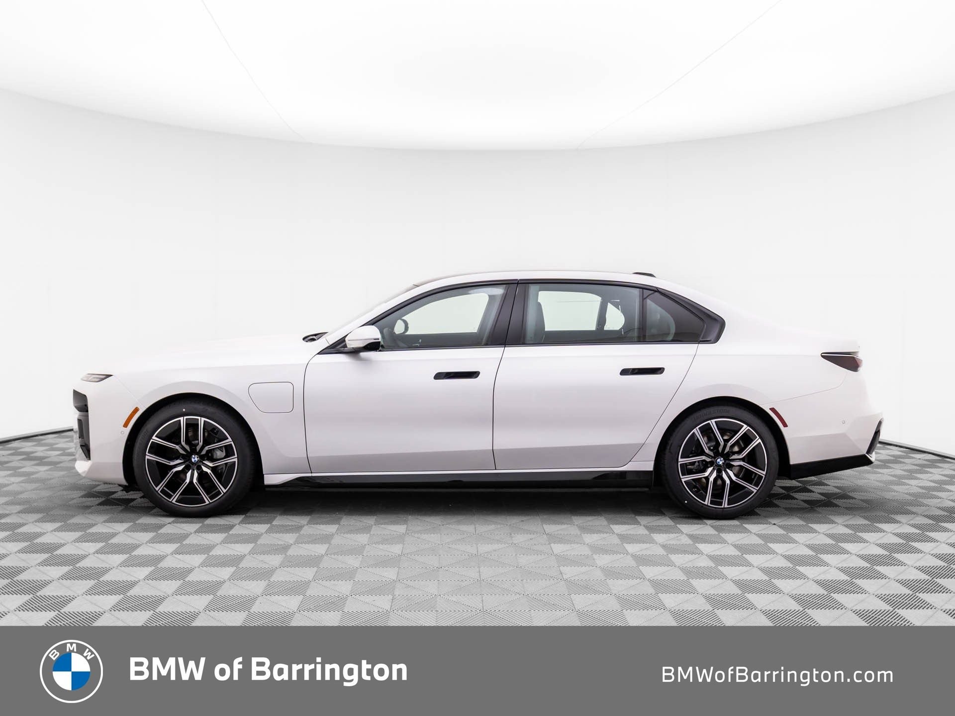 New 2025 BMW 750e xDrive AWD/4WD image 2