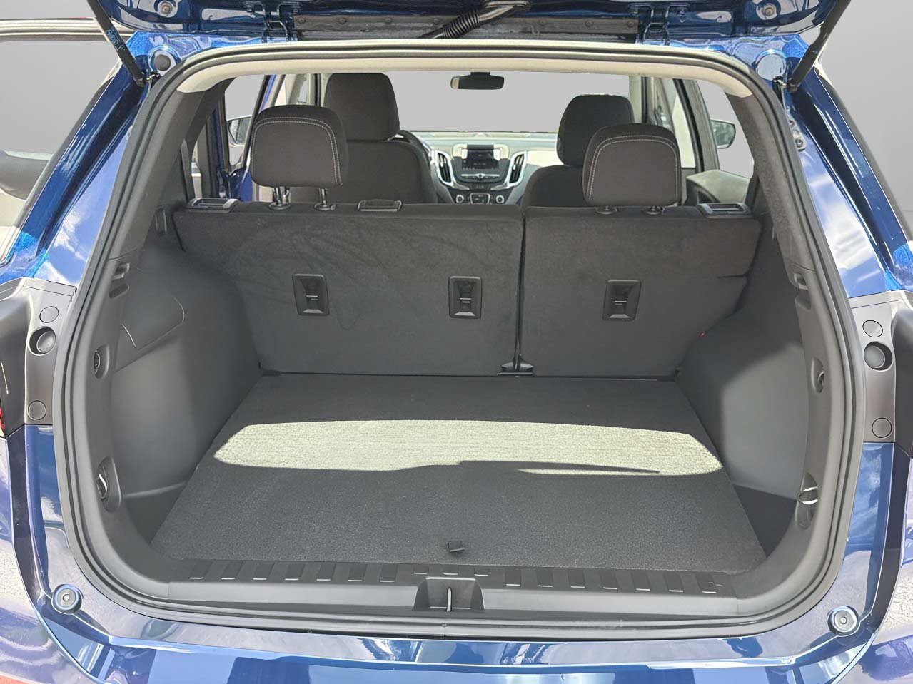 Used 2023 Chevrolet Equinox LS w/ Driver Confidence II Package FWD image 8