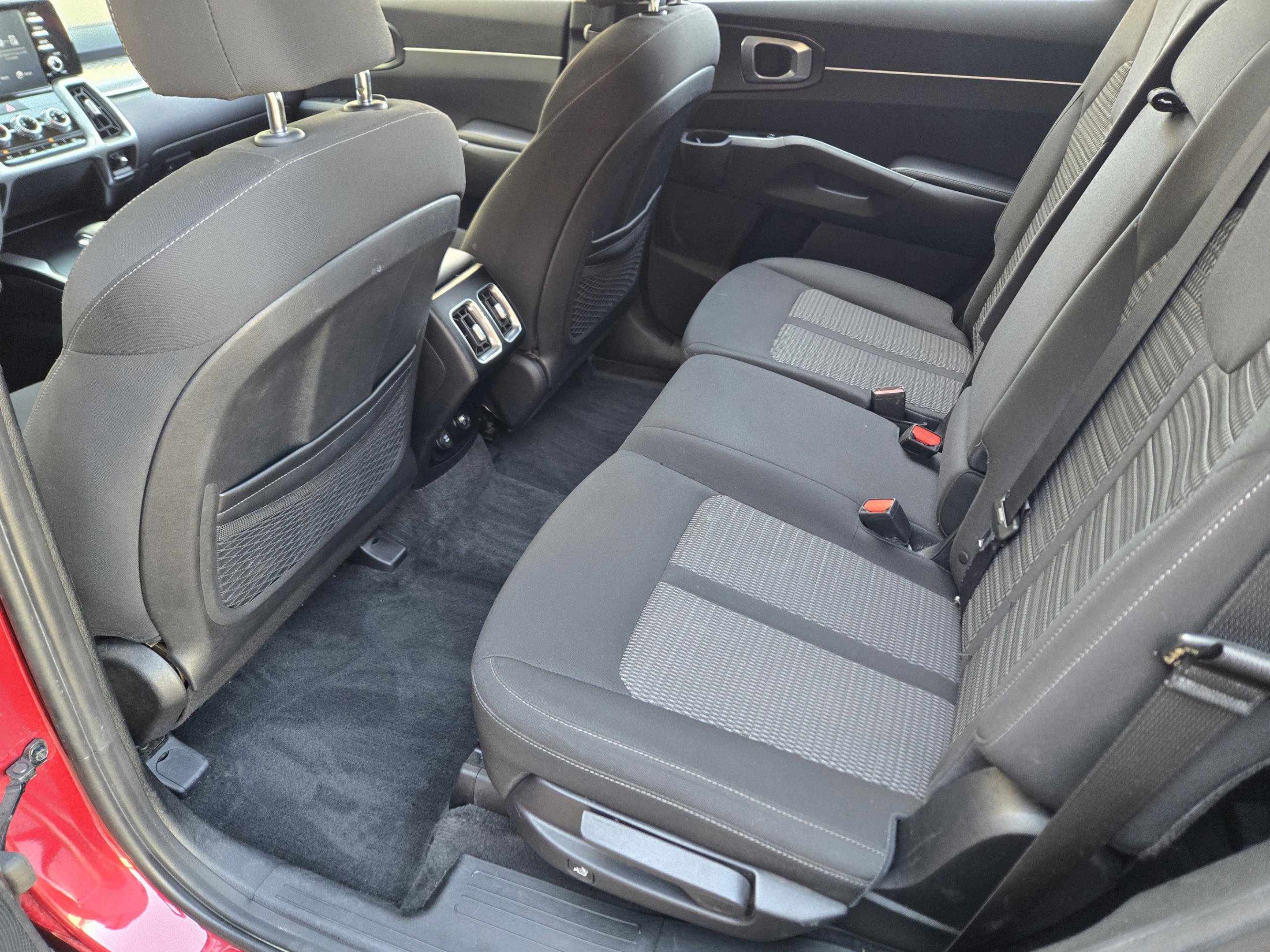 Used 2022 Kia Sorento LX image 37