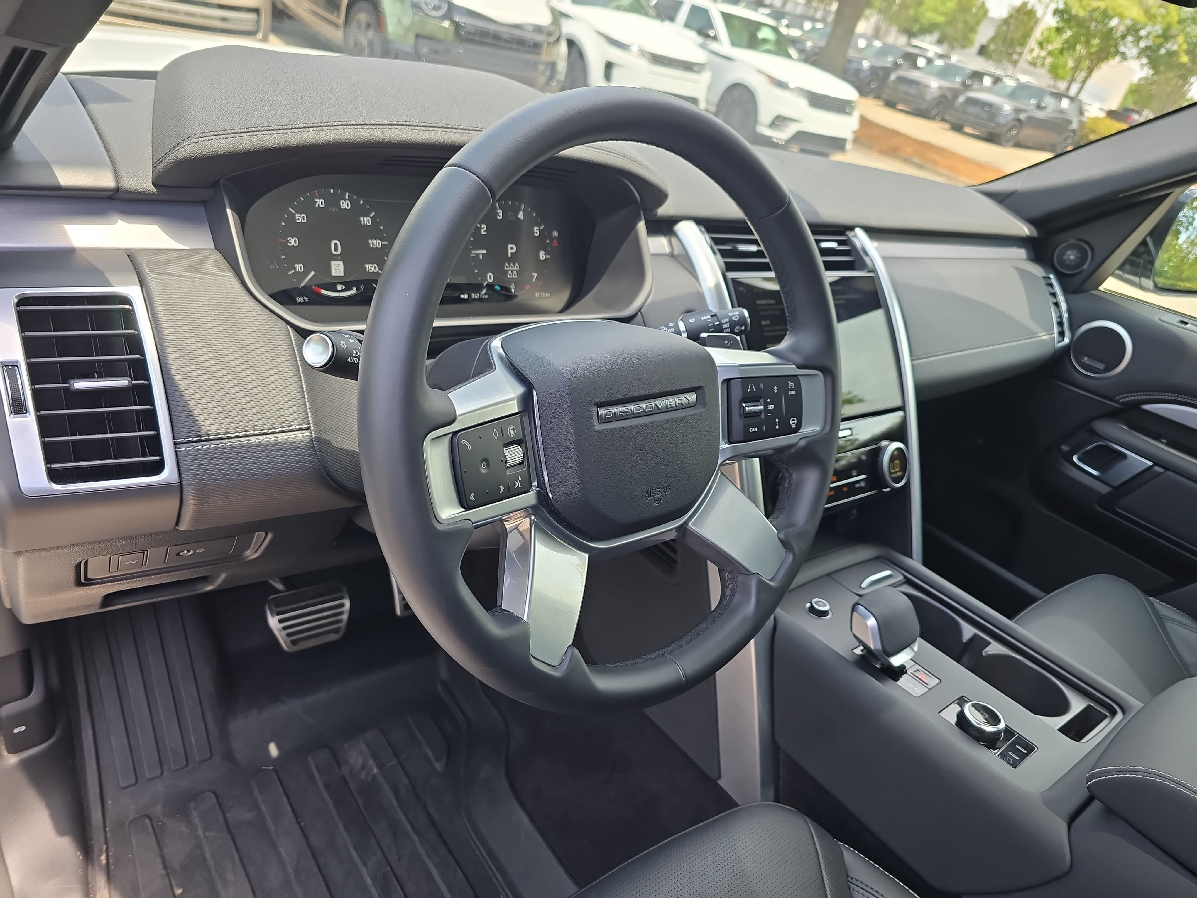 Certified 2025 Land Rover Discovery Dynamic SE AWD/4WD image 16