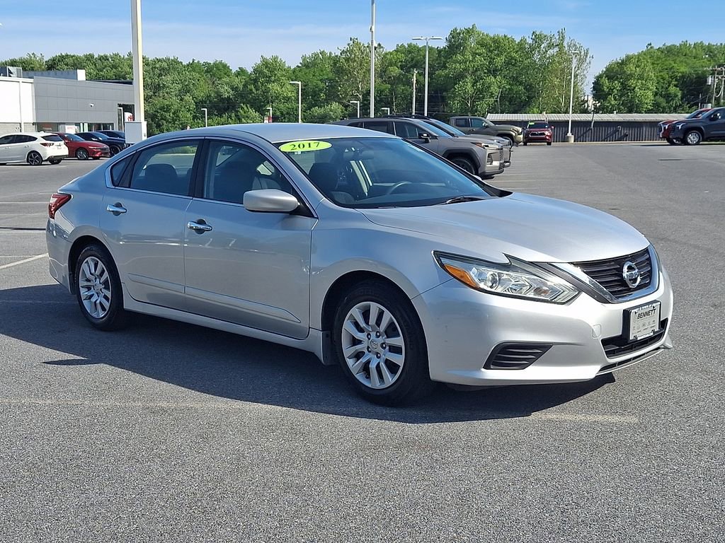 Used 2017 Nissan Altima 2.5 S w/ Power Driver Seat Package FWD image 3