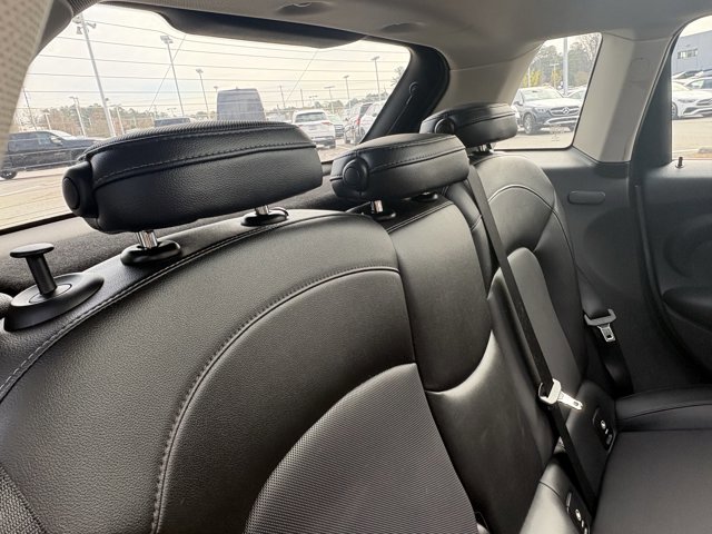 Used 2016 MINI Cooper 4-Door Hardtop image 17