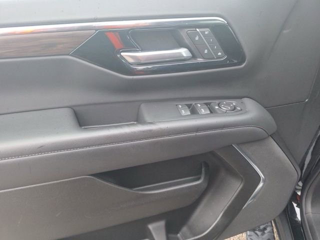 Used 2025 Chevrolet Suburban Z71 AWD/4WD image 14