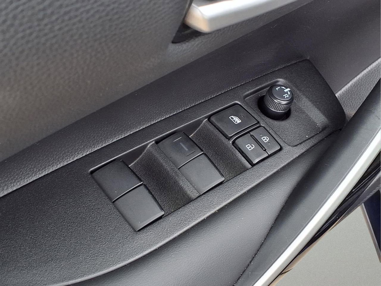 Used 2025 Toyota Corolla XLE image 13