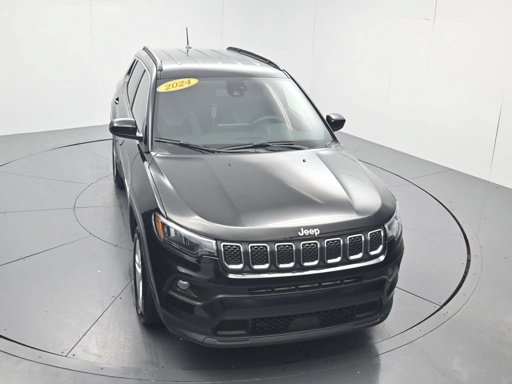 Used 2024 Jeep Compass Latitude AWD/4WD image 46
