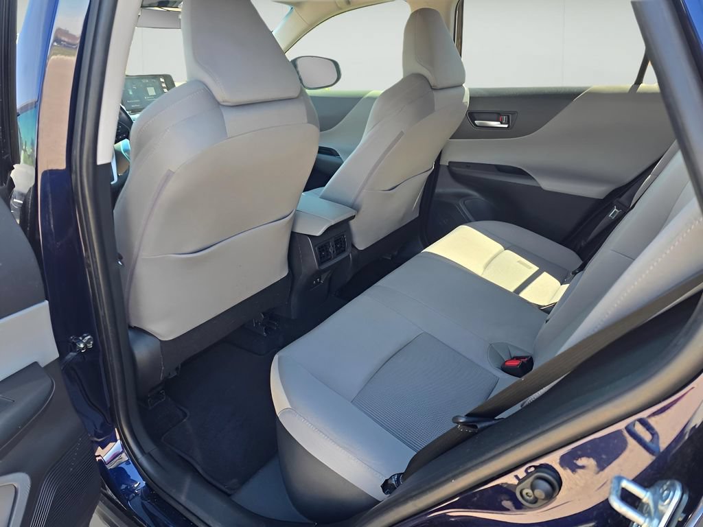 Used 2021 Toyota Venza LE w/ Carpet Mat Package (TMS) AWD/4WD image 12