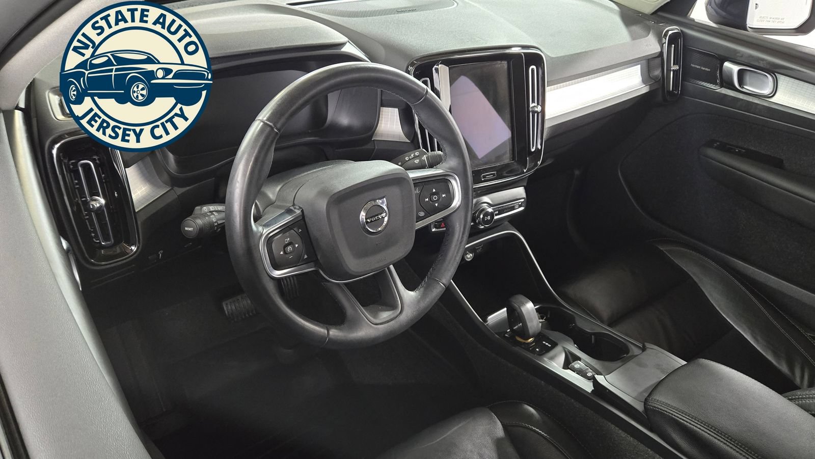 Used 2022 Volvo XC40 T5 Momentum w/ Premium Package AWD/4WD image 11