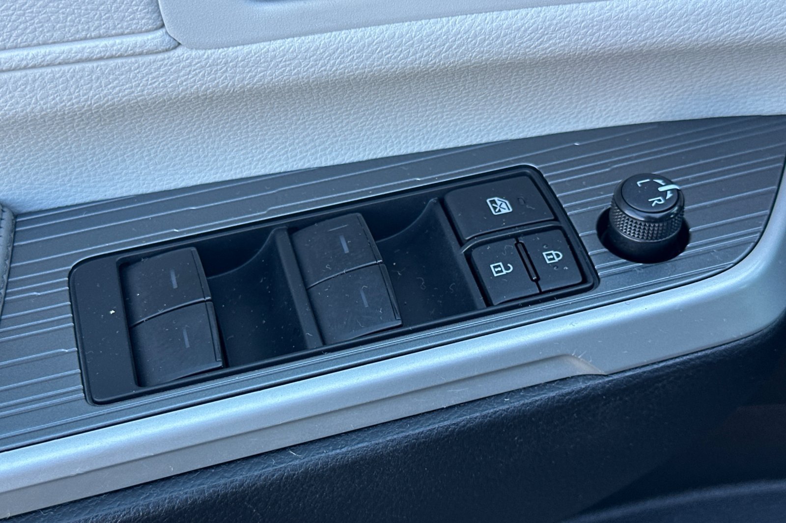Certified 2025 Toyota Sienna XLE FWD image 13