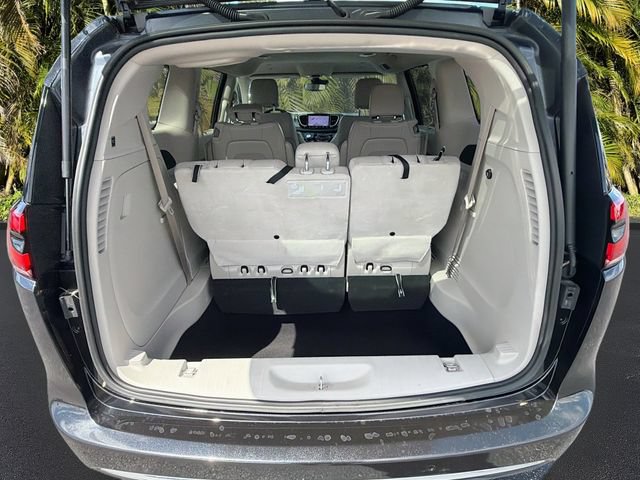 Used 2021 Chrysler Pacifica Touring-L FWD image 26