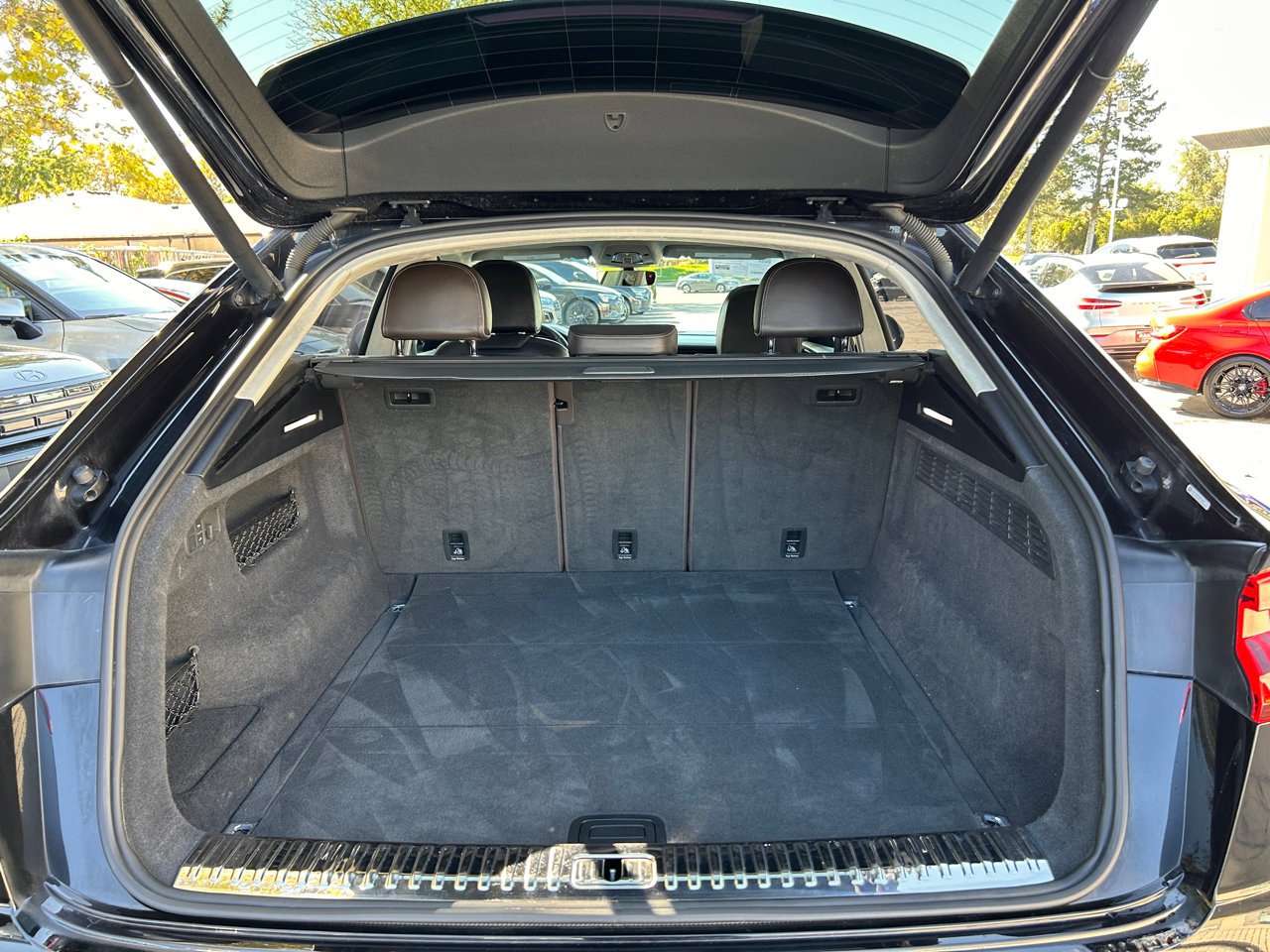 Used 2019 Audi Q8 Prestige w/ Luxury Package image 21