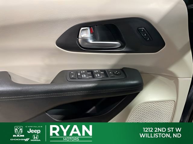 Used 2020 Chrysler Pacifica Limited image 34