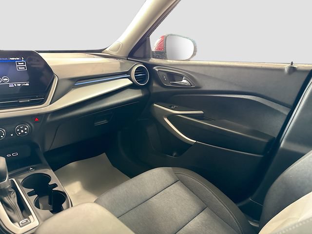 Used 2024 Chevrolet Trax LS w/ LS Convenience Package FWD image 23