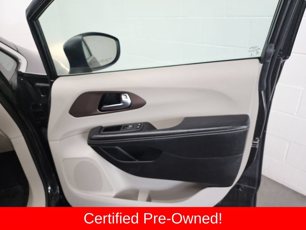 Certified 2022 Chrysler Voyager LX FWD image 31