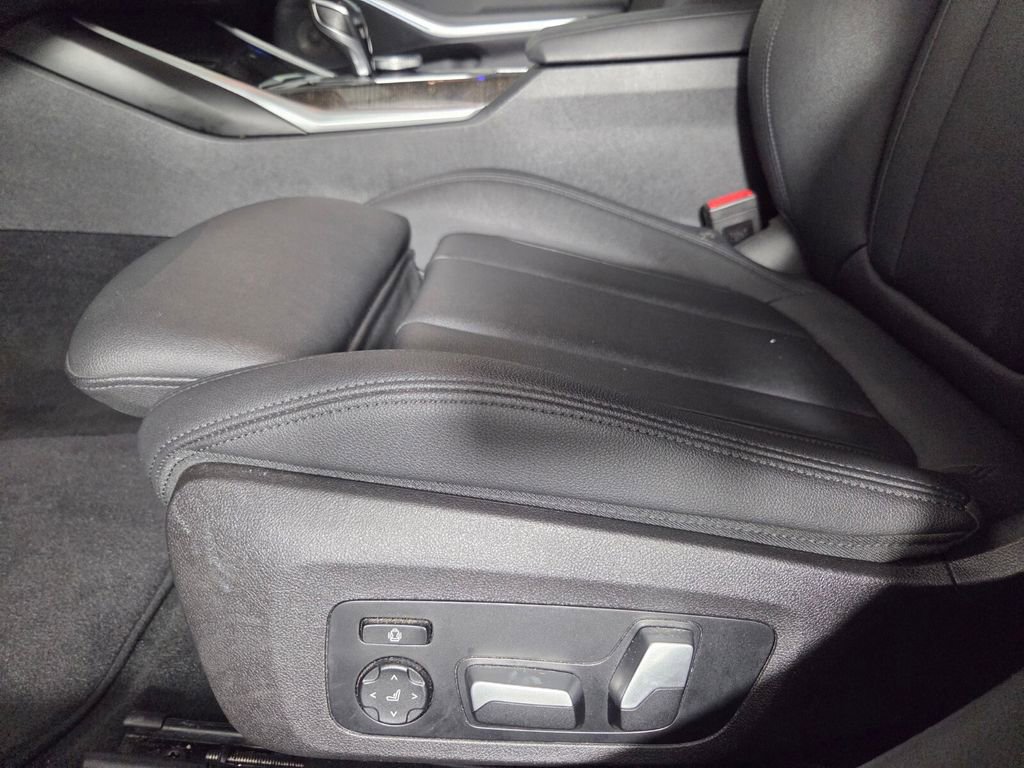 Used 2020 BMW 330i xDrive Sedan w/ Premium Package image 13