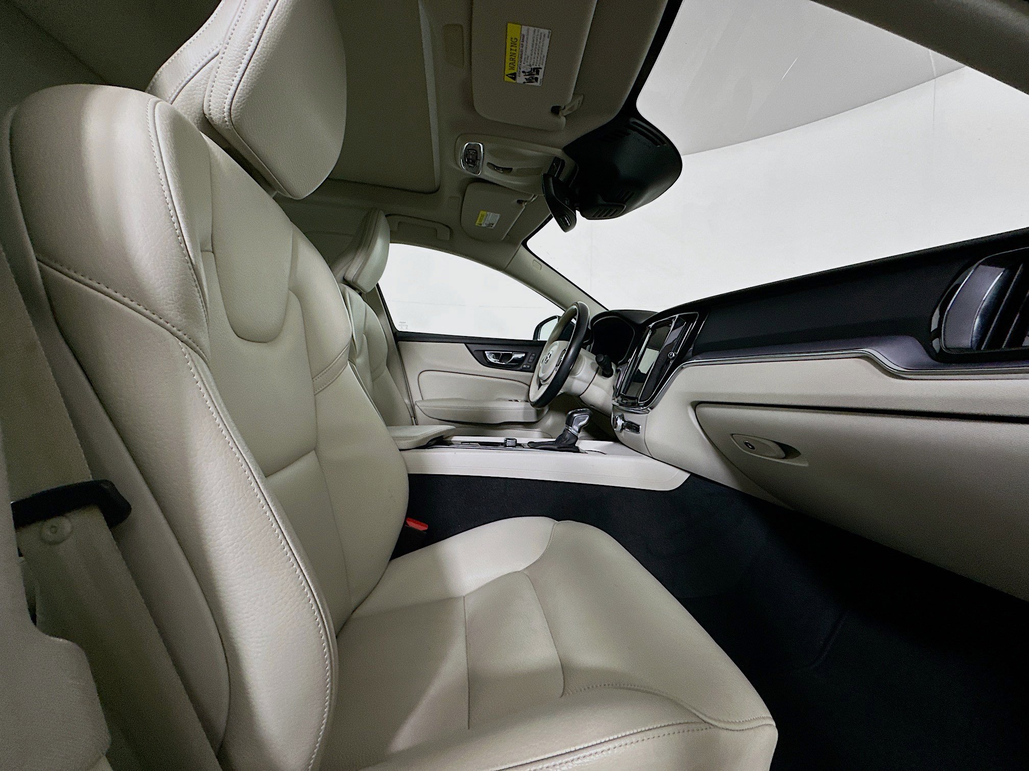 Used 2020 Volvo S60 T6 Momentum image 31