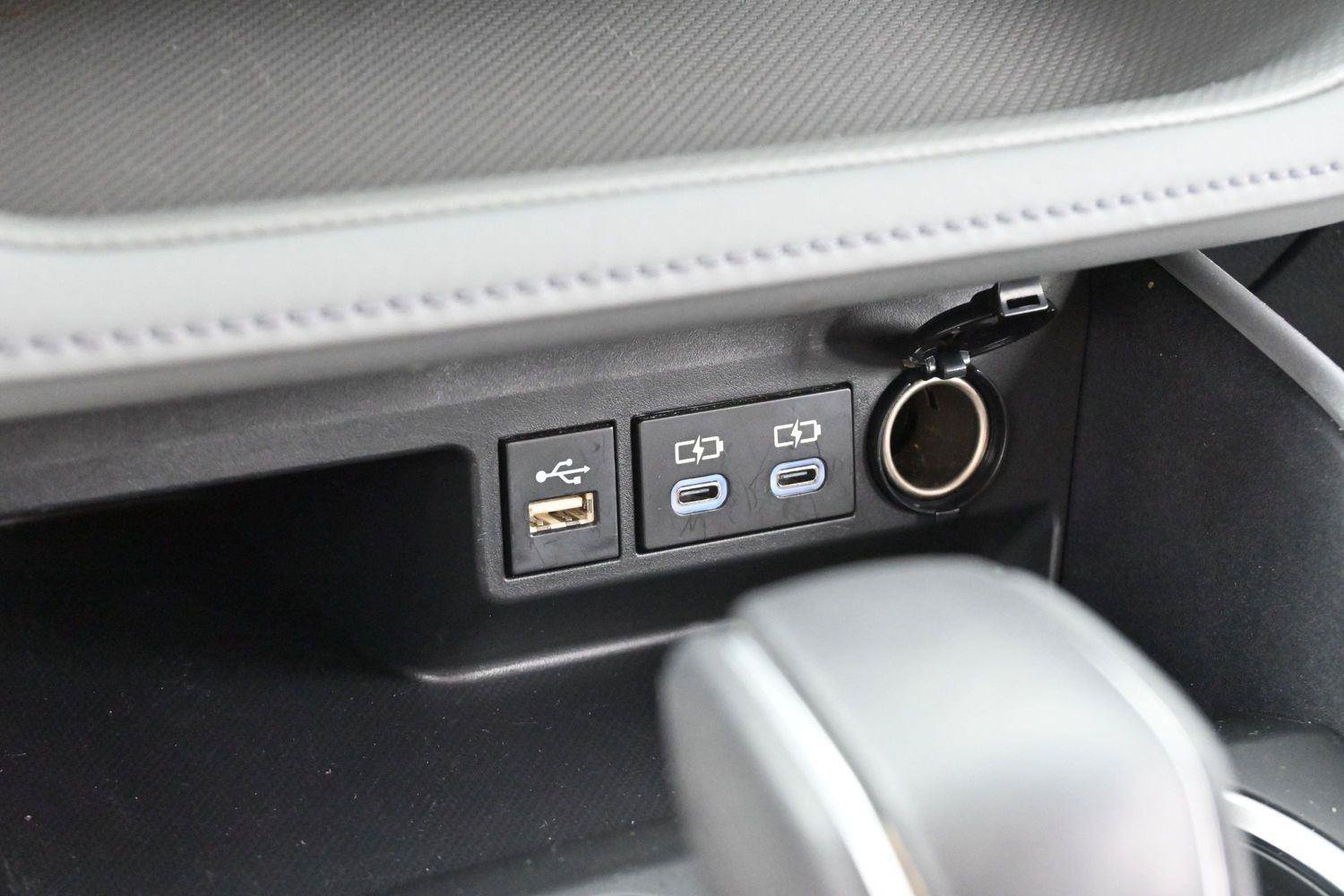 Used 2023 Toyota Highlander LE FWD image 23