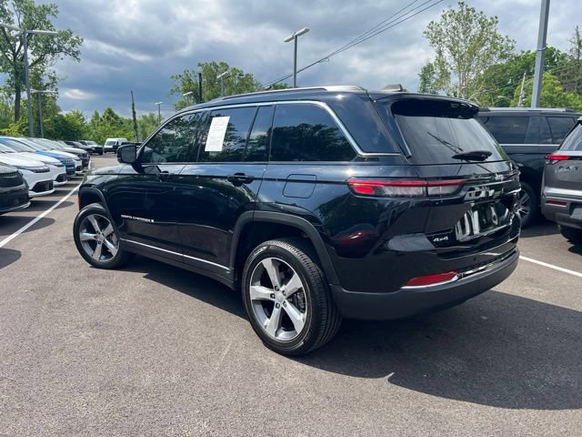 Used 2025 Jeep Grand Cherokee Limited w/ Luxury Tech Group II AWD/4WD image 35