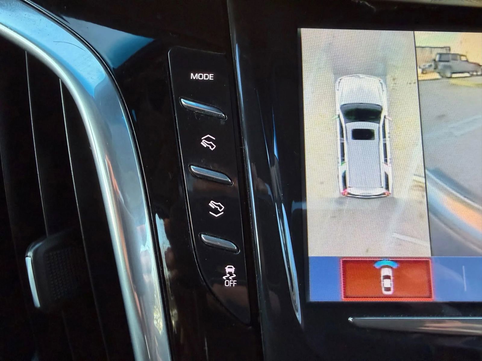 Used 2019 Cadillac Escalade Premium Luxury image 26