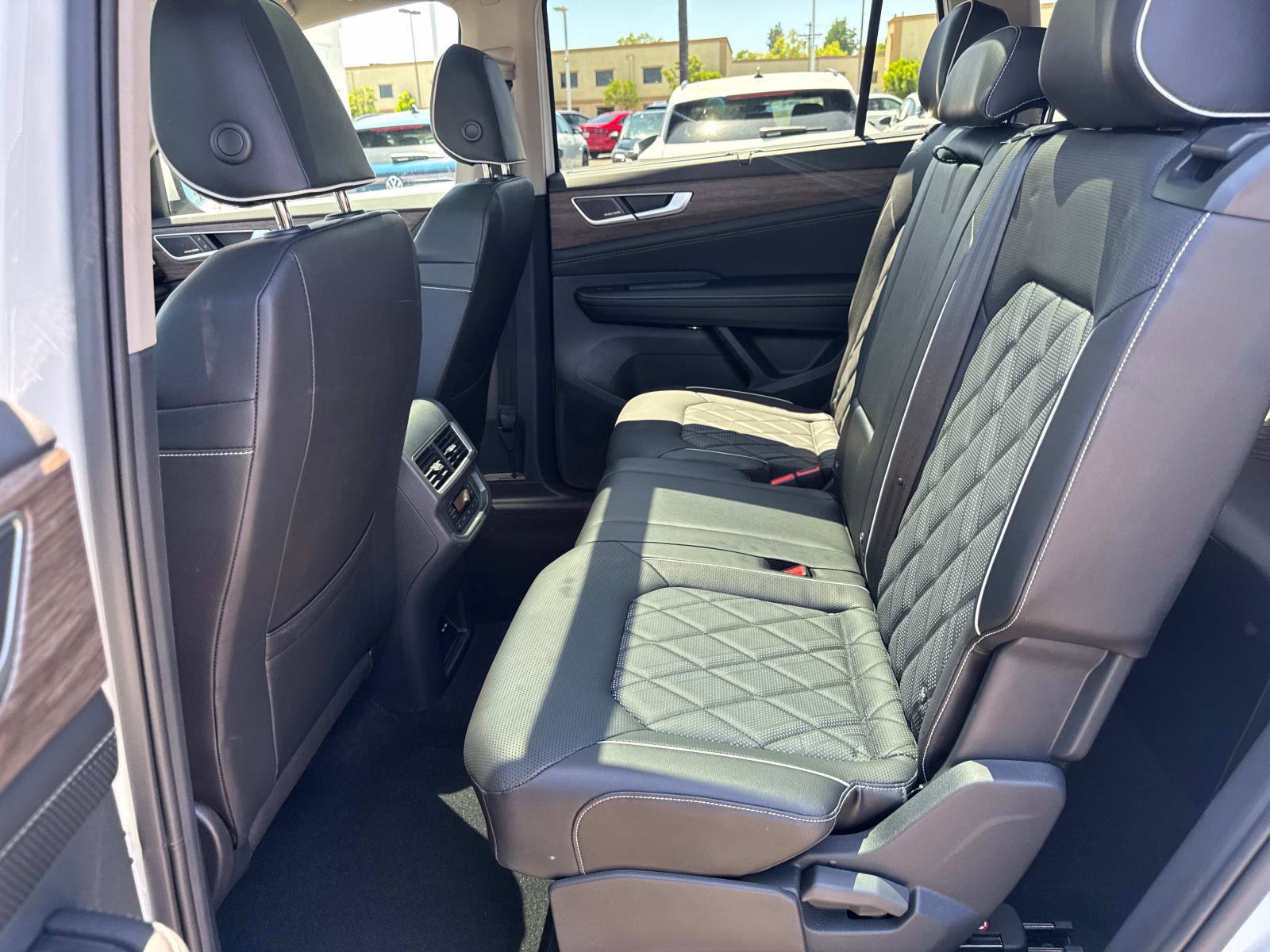 Certified 2024 Volkswagen Atlas SEL Premium R-Line image 13