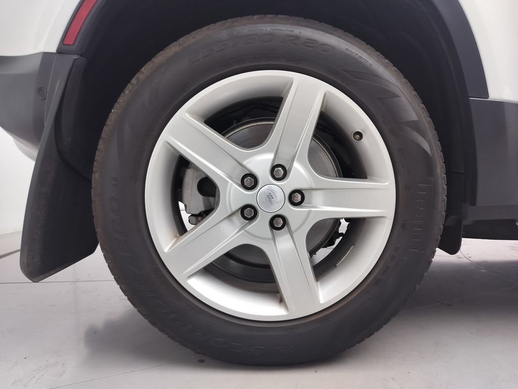 Used 2023 Land Rover Defender 110 SE AWD/4WD image 28