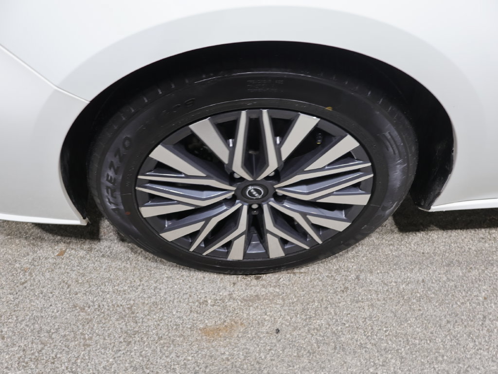 Used 2025 Nissan Altima 2.5 SV FWD image 10