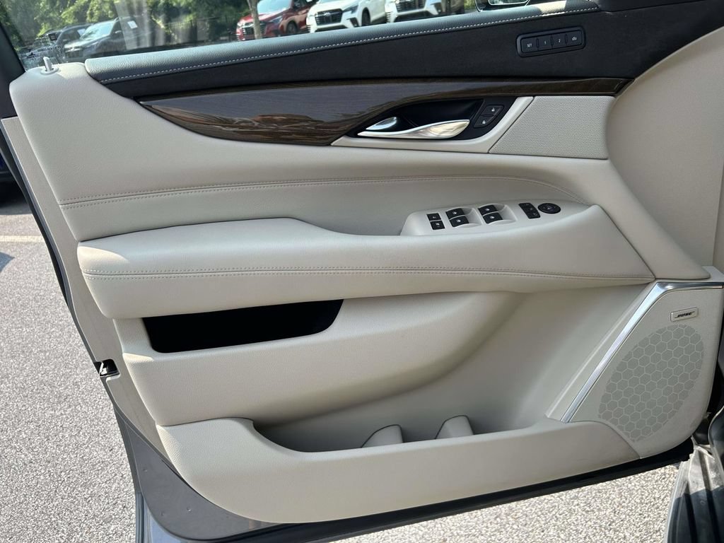 Used 2020 Cadillac Escalade Luxury AWD/4WD image 15