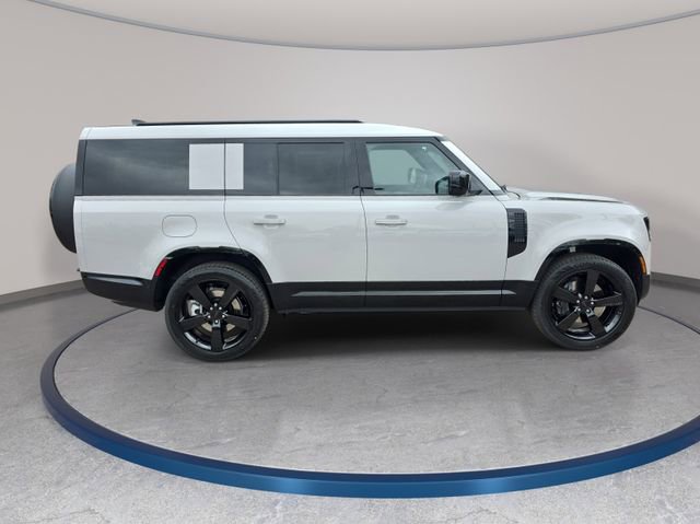 New 2026 Land Rover Defender 130 X-Dynamic SE image 4