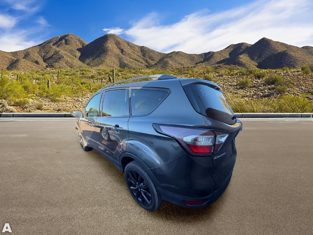 Used 2018 Ford Escape SE w/ SE Sport Appearance Package FWD image 2