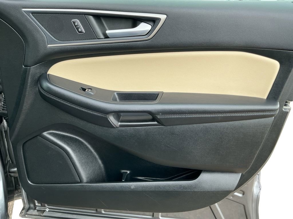 Used 2023 Ford Edge SEL image 16