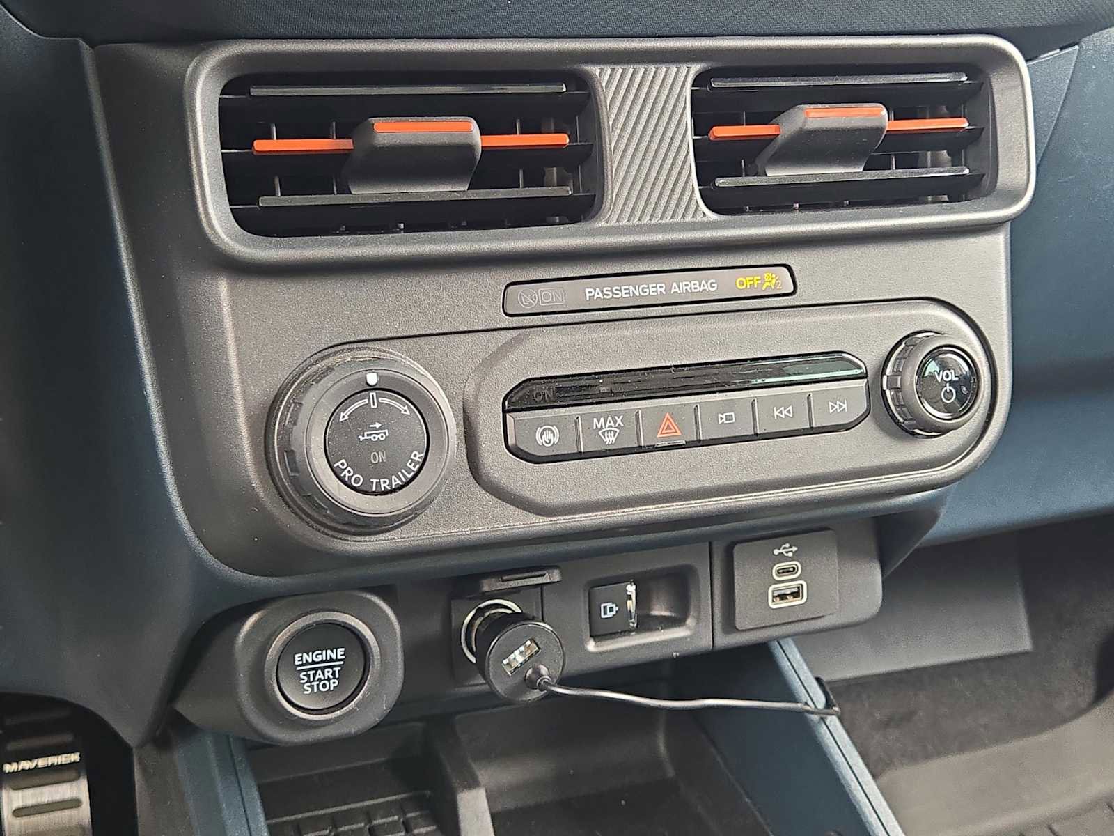 Used 2025 Ford Maverick Lariat w/ 4K Tow Package image 30